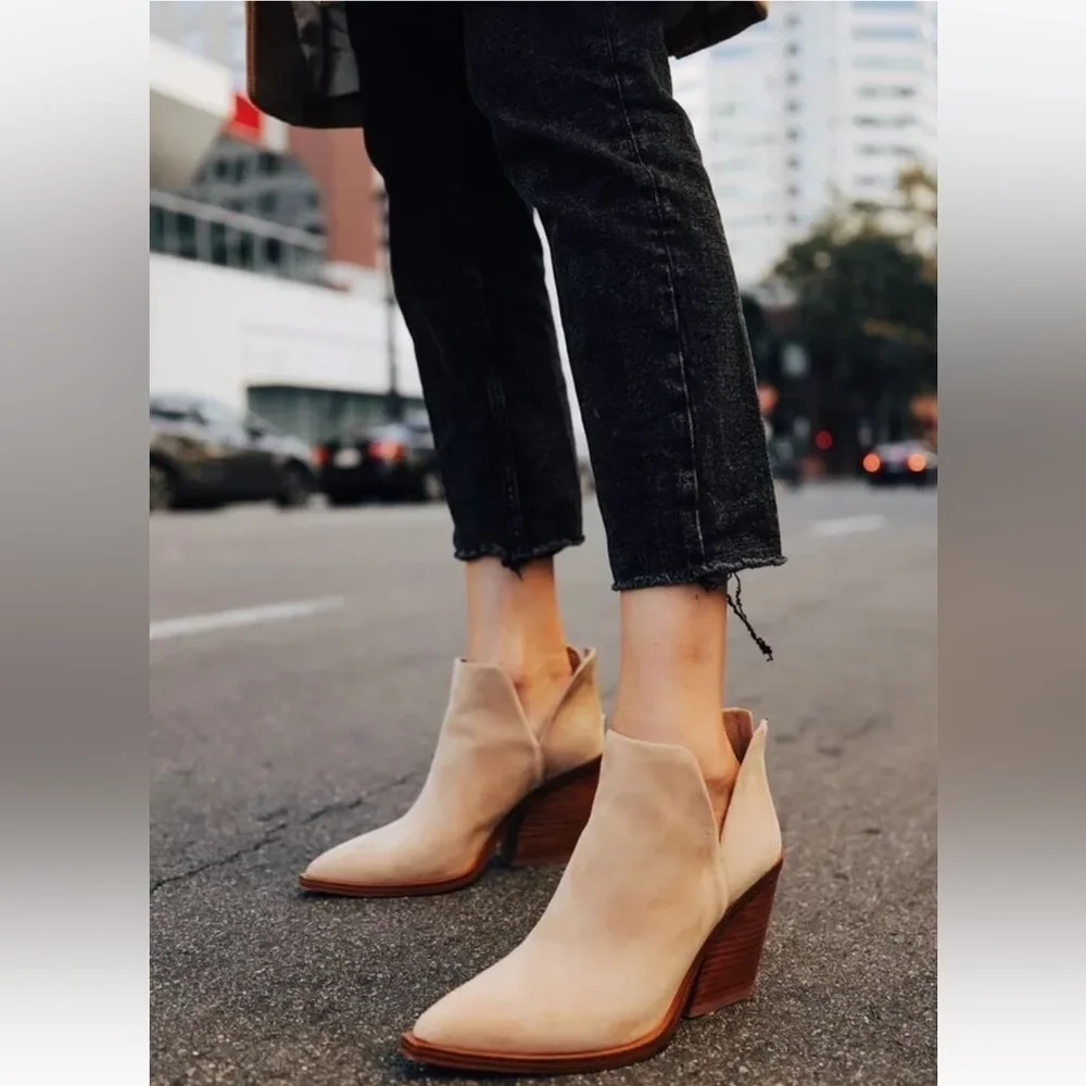 Vince Camuto Gigietta Women’s Brown Suede Back Zip Chelsea Booties NWOB
